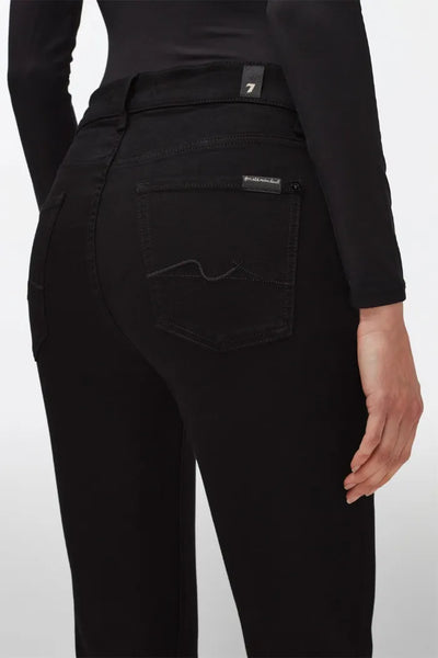 7 Bootcut bair, rinsed black jeans