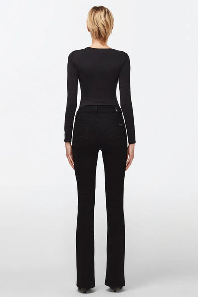 7 Bootcut bair, rinsed black jeans